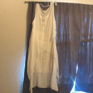 Lovely, flowey white linen-like dress